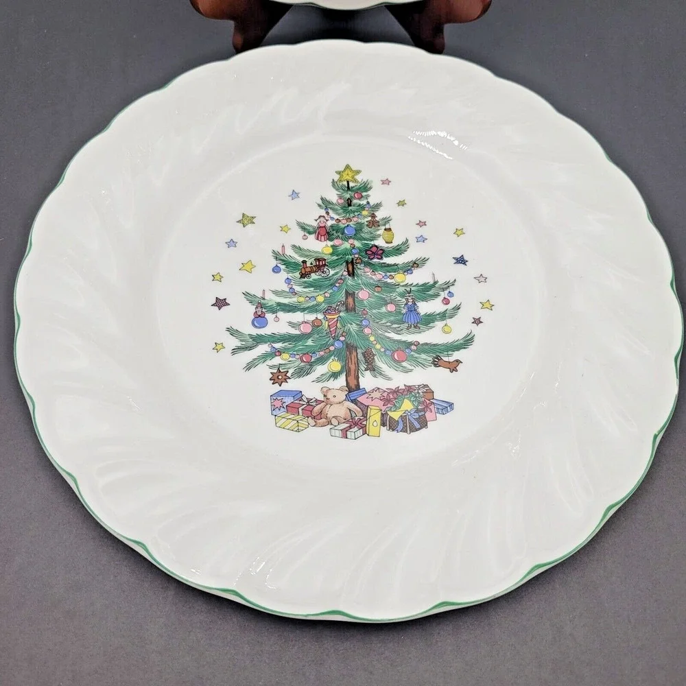 Nikko Happy Holidays Christmas Swirl Dinner Plates 10.75